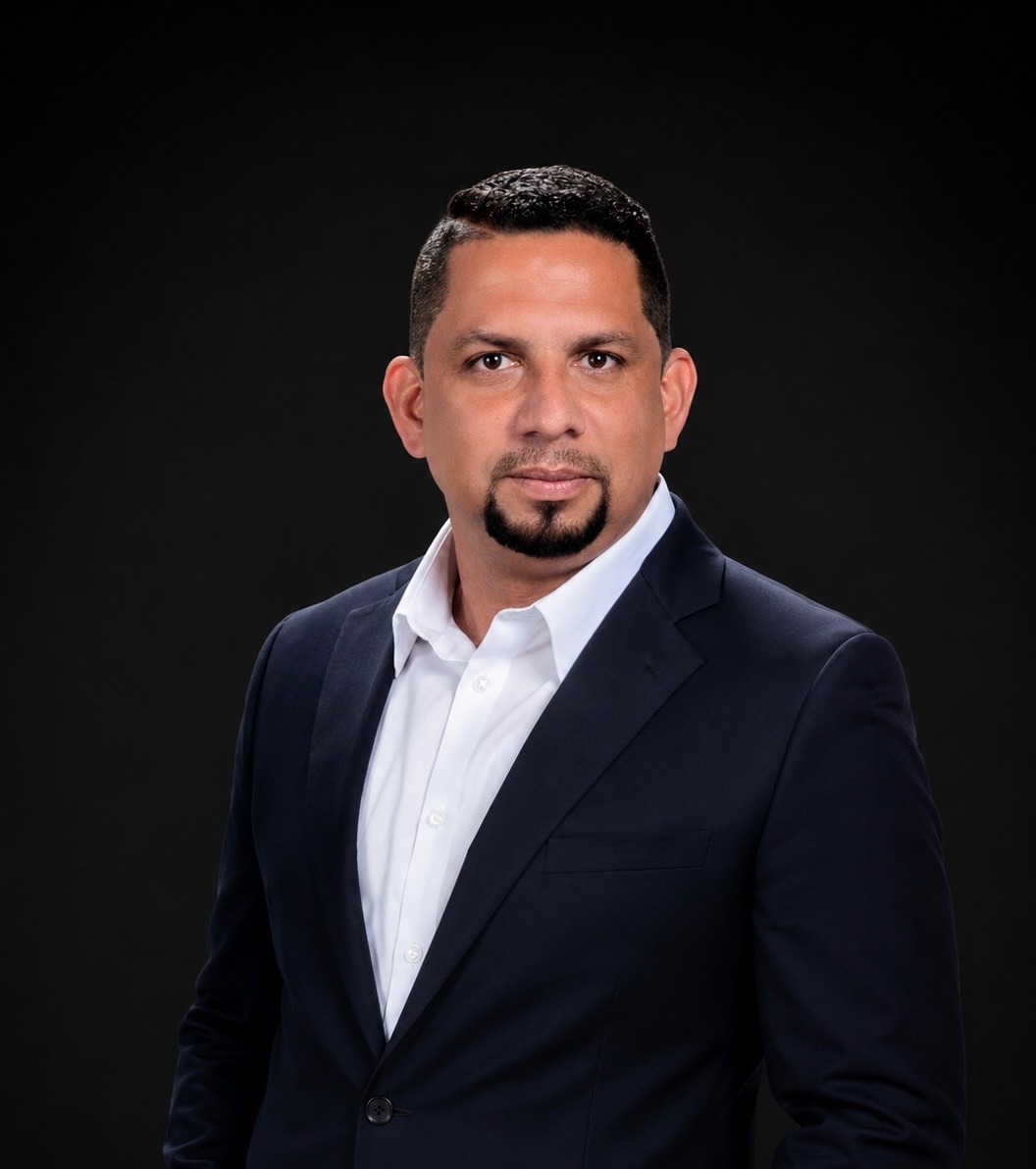 Luis E. Villanueva